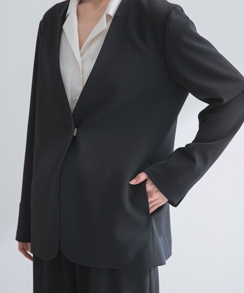 URBAN RESEARCH ROSSO（アーバンリサーチロッソ）の「ストレッチツイルノーカラージャケット（ノーカラージャケット・レディース・L.BEIGE/BLACK・36/38）」の14枚目の写真
