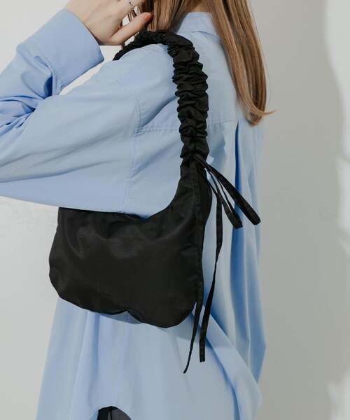 SMELLY（スメリー）の「ギャザーワンハンドルバッグ（ハンドバッグ・レディース・RED/IVO/BLK・-）」の21枚目の写真