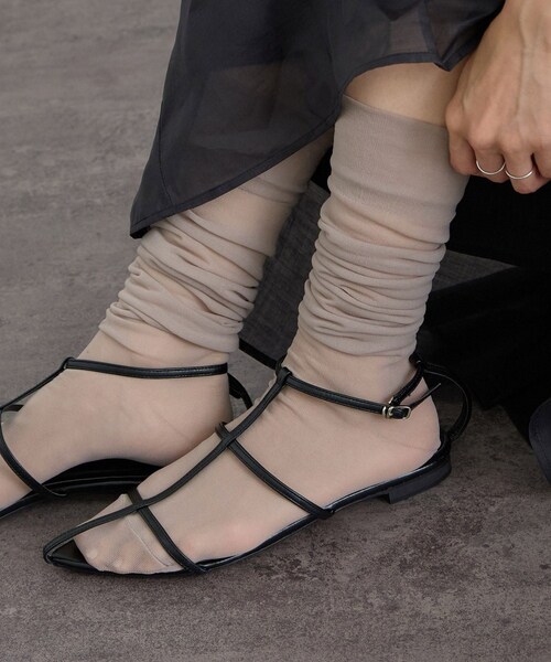 ADAM ET ROPE'（アダムエロペ）の「ソフトシアーハイソックス（ソックス/靴下・レディース・ブラック/グレー系/ワイン系・F）」の2枚目の写真