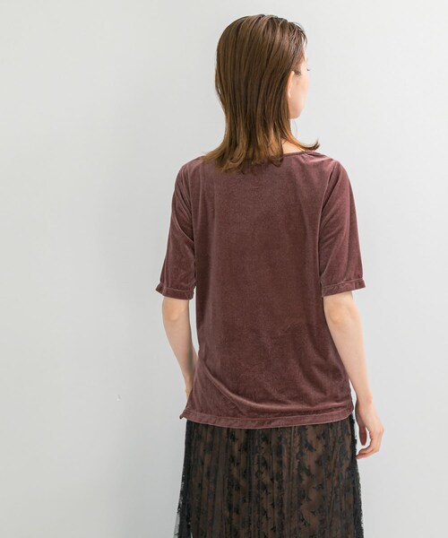 URBAN RESEARCH ROSSO（アーバンリサーチロッソ）の「シアーストレッチベロアカットソー（Tシャツ/カットソー・レディース・OFF/CH/LACQUER・FREE）」の21枚目の写真