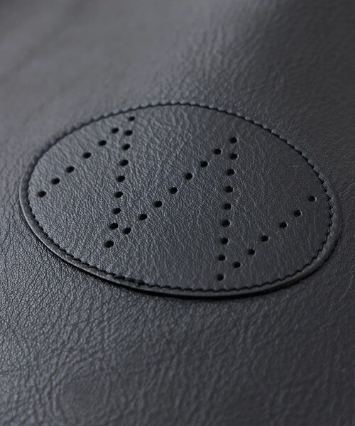 ADAM ET ROPE'(アダムエロペ)の「【NICENESS/ナイスネス】LOWE MIDI(ショルダーバッグ・メンズ・ブラック・F)」の6枚目の写真