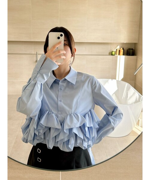 dazzlin（ダズリン）の「ウェーブフリルショートシャツ（シャツ/ブラウス・レディース・オフホワイト/ピンク/ブルー・F）」の4枚目の写真