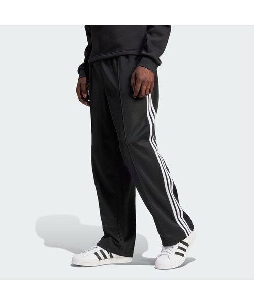 adidas(アディダス)の「アディカラー バギーフィット ファイヤーバードトラックパンツ(ジャージ)(パンツ・メンズ・ナイトインディゴ/セミルシッドブルー/ブラック/プリラブドブラウン/ブルー/ブラウン/パープル・XS/S/M/L/XL/2XL/3XL/4XL/5XL/6XL/J/2XS/J/XS/J/S/J/M/J/L/J/XL/J/2XL/J/3XL/J/4XL)」の4枚目の写真