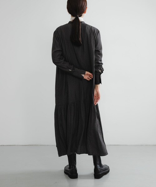 URBAN RESEARCH（アーバンリサーチ）の「ギャザーティアードワンピース（ワンピース・レディース・BLACK/CHARCOAL・Free）」の18枚目の写真