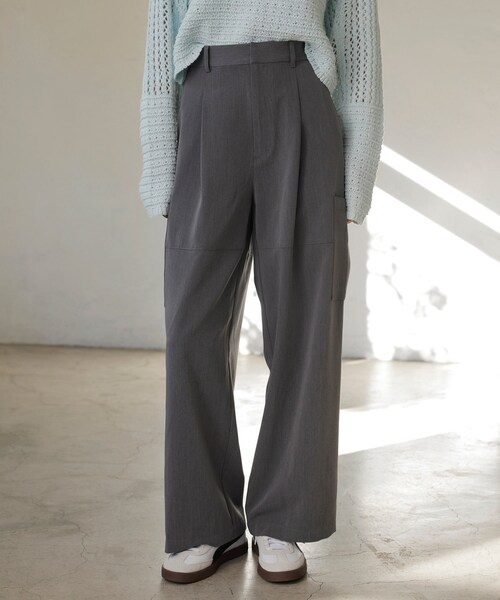 VIS(ビス)の「タックカーゴパンツ(カーゴパンツ・レディース・チャコール/オフホワイト・F)」の2枚目の写真