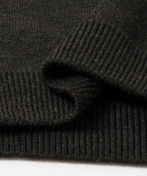 URBAN RESEARCH(アーバンリサーチ)の「LEMAIRE SWEATER WITH HOOD(ニット/セーター・レディース・D ESPRESSO/L CREAM・S)」の9枚目の写真