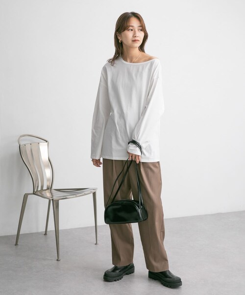 KBF(ケイビーエフ)の「アシメネックカットソー(Tシャツ/カットソー・レディース・OFF/BLUEGRAY/BLACK・one)」の10枚目の写真