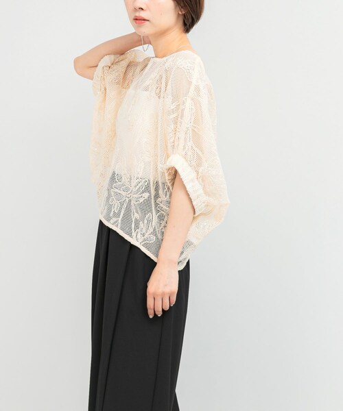 URBAN RESEARCH ROSSO（アーバンリサーチロッソ）の「TORRAZZO DONNA　Botanical pattern spangle blouse（シャツ/ブラウス・レディース・BLACK/IVORY・FREE）」の5枚目の写真