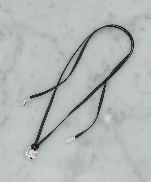 URBAN RESEARCH ROSSO（アーバンリサーチロッソ）の「in mood　SILK SCROLL CHOKER（ネックレス・レディース・SV・-）」の3枚目の写真