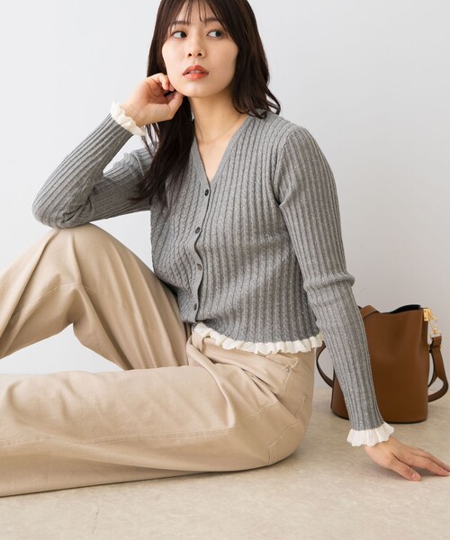 URBAN RESEARCH ROSSO（アーバンリサーチロッソ）の「F by ROSSO　スパンコールフリルリブカーディガン（カーディガン/ボレロ・レディース・BEIGE/GRAY/NAVY・Free）」の4枚目の写真