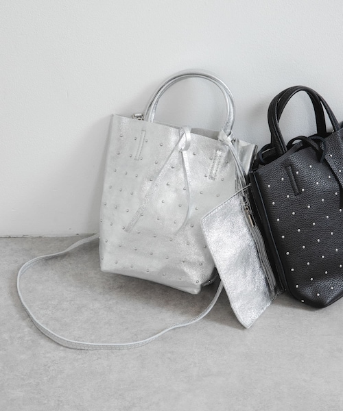 URBAN RESEARCH(アーバンリサーチ)の「スタッズミニトートバッグ(トートバッグ・レディース・BLACK/SILVER・-)」の2枚目の写真