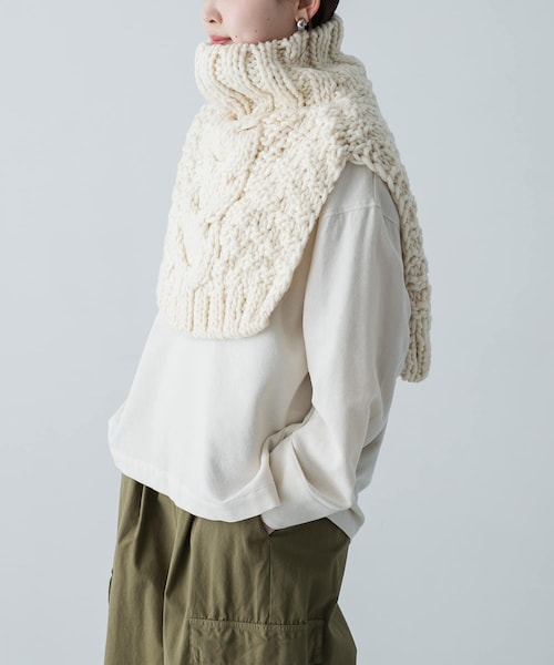 かぐれ（カグレ）の「ペルーショルダーニットウォーマー（ネックウォーマー/スヌード・レディース・IVORY/GRAY・FREE）」の3枚目の写真