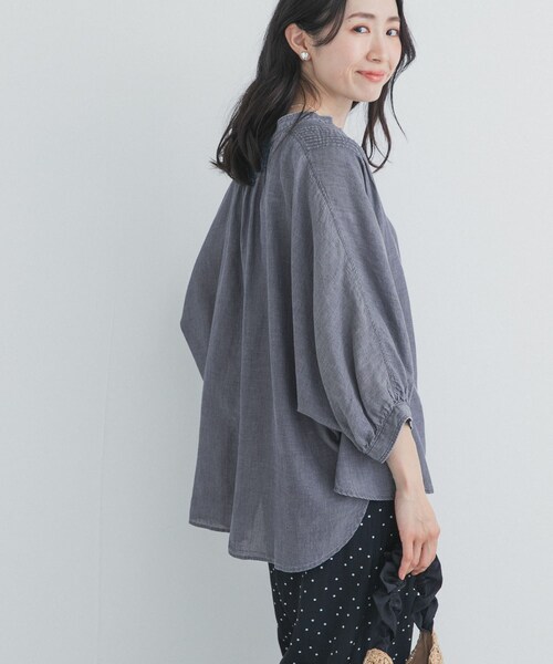 URBAN RESEARCH DOORS(アーバンリサーチドアーズ)の「シアーデニムピンタックドルマンブラウス(シャツ/ブラウス・レディース・INDIGO/L.INDIGO・Free)」の19枚目の写真
