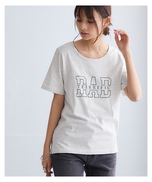 nissen（ニッセン）の「【ひんやりコットン】プリントTシャツ（綿１００％・接触冷感・UVカット）（選べる柄）＜大きいサイズ有＞（Tシャツ/カットソー・レディース・クールロゴ:オフホワイト/クールロゴ:黒/カーブロゴ:チャコールグレー/[在庫限り]カーブロゴ:アイス杢/ブロックデザインロゴ:アイス杢/ドロップ:ブロックデザインロゴ:ネイビー/[在庫限り]ハチドリ:グレージュ/[在庫限り]看板ネコ:モーブピンク/[在庫限り]看板ネコ:グレージュ/[在庫限]リラックス猫スモーキーブルー/5匹のハリネズミ:ピスタチオ/カラフルフラワーロゴ:黒/[在庫限]ハンギングフラワー:ラベンダー/[在庫限り]雑貨フラワー:ミントブルー/大人ロゴ:オフホワイト/レタリングロゴ:チャコールグレー/フレンチロゴ:グレージュ/ほのぼのネコ:ミント/ワンポイントネコ:ブルー/草花:ピンクベージュ/大人ロゴ:黒/筆記ロゴ:黒/雑貨:ダークミント/パイナップル:チャコールグレー/ラビット:ダークピンク/黒ネコ:ソフトブルー/日々ネコ:オートミール・S/M/L/LL/3L/4L/5L/6L/8L/10L）」の9枚目の写真