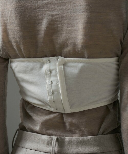 ADAM ET ROPE'（アダムエロペ）の「アセテートサテンベアトップ（チューブトップ・レディース・ブラック/オフホワイト・M/S）」の15枚目の写真