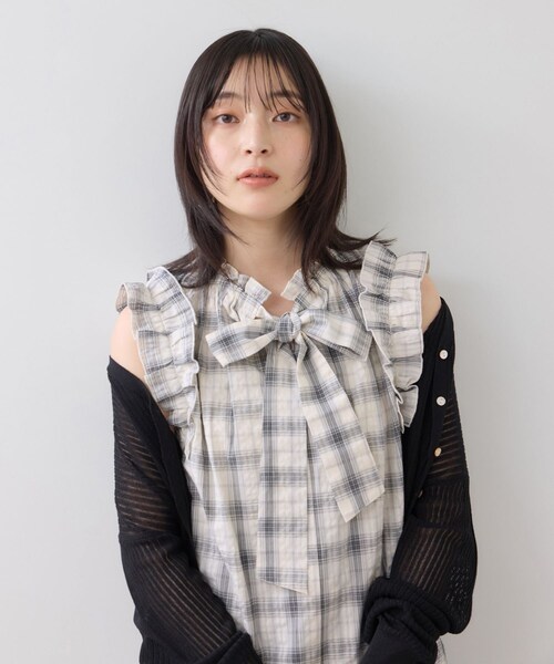 VIS(ビス)の「袖フリルノースリーブブラウス/2WAY(シャツ/ブラウス・レディース・ブラック系/ホワイト系/サックス・F)」の11枚目の写真