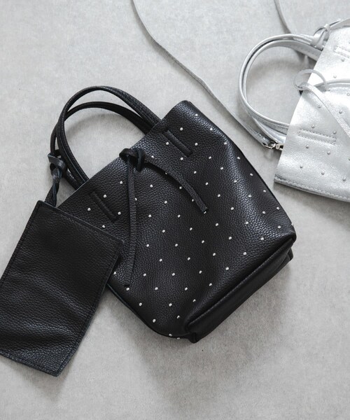 URBAN RESEARCH（アーバンリサーチ）の「スタッズミニトートバッグ（トートバッグ・レディース・BLACK/SILVER・-）」の9枚目の写真