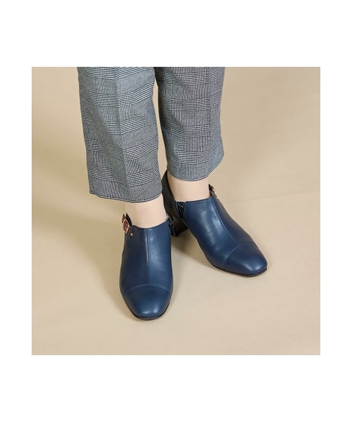 ing(イング)の「イング ing ベルトデザインブーティー (ブーツ・レディース・BL/BRC/NVC・225/22.5cm/230/23cm/235/23.5cm/240/24cm/245/24.5cm/250/25cm)」の1枚目の写真