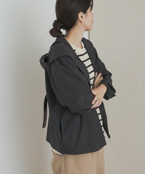 URBAN RESEARCH DOORS(アーバンリサーチドアーズ)の「『UR TECH MoLight』撥水UVカットフードジャケット(テーラードジャケット・レディース・CHARCOAL/BLACK・M)」の19枚目の写真