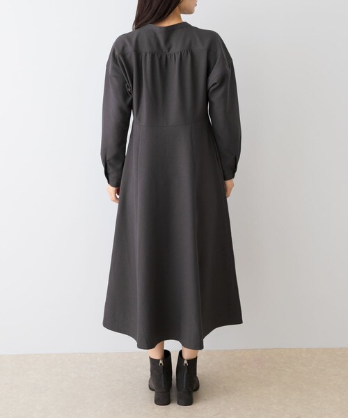 URBAN RESEARCH ROSSO（アーバンリサーチロッソ）の「『UR TECH SMOOTHLUXE』F by ROSSO　キーネックワンピース（ワンピース・レディース・BEIGE/C/GRAY/BLACK・36/38）」の13枚目の写真