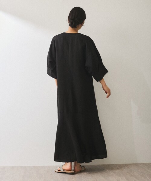 ADAM ET ROPE'(アダムエロペ)の「【WEB限定】・【新色追加】リネンボリュームスリーブワンピース(ワンピース・レディース・ブラック/ライトグレー/ベージュ系/ブルー・F)」の7枚目の写真