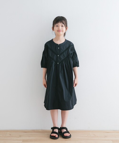 URBAN RESEARCH DOORS(アーバンリサーチドアーズ)の「ハシゴレースワンピース(KIDS)(ワンピース・キッズ・BLUE/OFF.BEIGE/BLACK・105/120/135)」の22枚目の写真
