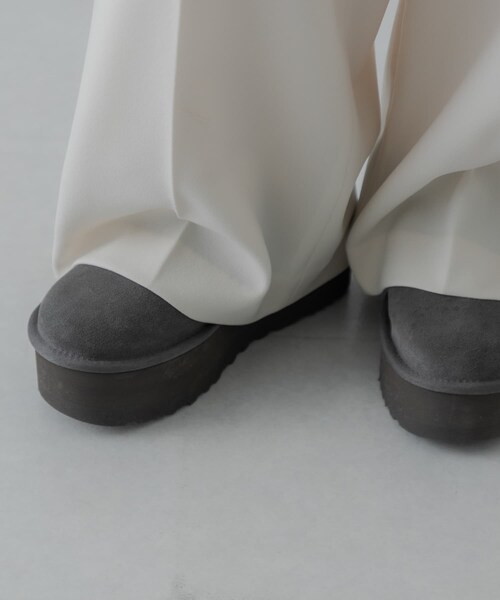 URBAN RESEARCH（アーバンリサーチ）の「UGG　ULTRA MINI PLATFORM（ブーツ・レディース・CHARCOAL/BLACK/CHESTNUT・22/23/24/25）」の13枚目の写真