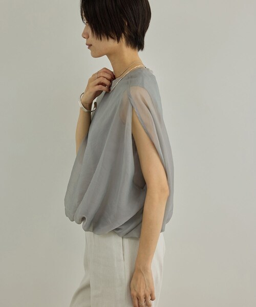 ADAM ET ROPE'(アダムエロペ)の「【WEB限定】シアーオーガンジーバルーンプルオーバー(その他トップス・レディース・ライトグレー/ベージュ系・F)」の21枚目の写真