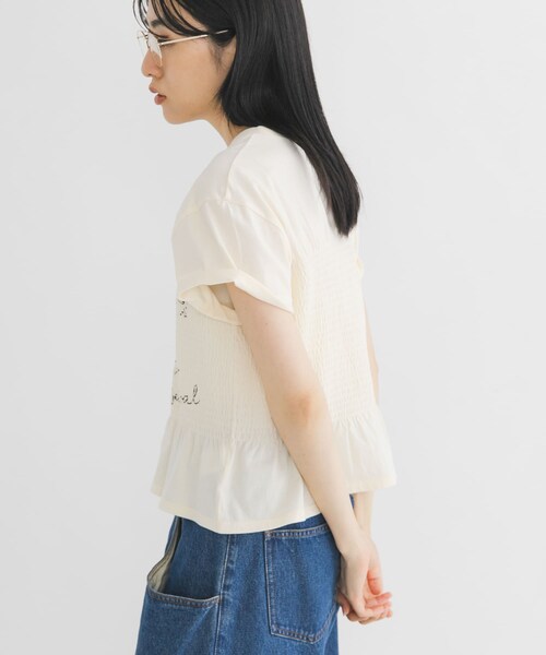 KBF（ケイビーエフ）の「シャーリングデザインプリントTEE（Tシャツ/カットソー・レディース・IVORY/BROWN/BLUE・One）」の7枚目の写真