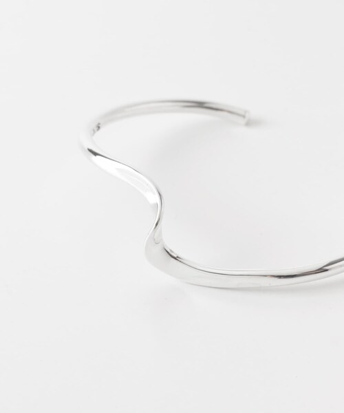 URBAN RESEARCH（アーバンリサーチ）の「XOLO　LOPSIDED BANGLE（ブレスレット・メンズ・SILVER・19）」の5枚目の写真