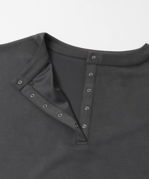 URBAN RESEARCH DOORS（アーバンリサーチドアーズ）の「2WAYフィブリルプルオーバー（Tシャツ/カットソー・レディース・CHARCOAL/KHAKI・Free）」の13枚目の写真