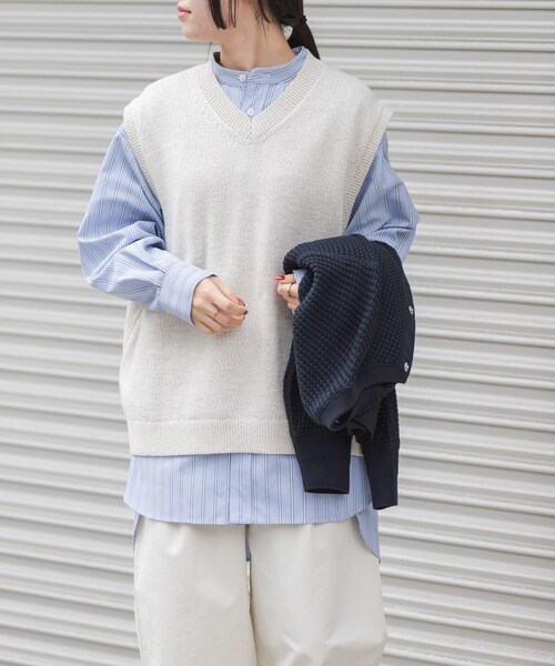 URBAN RESEARCH DOORS（アーバンリサーチドアーズ）の「FORK&SPOON　テープヤーンVネックニットベスト（ベスト・レディース・NAVY/IVORY・1）」の6枚目の写真