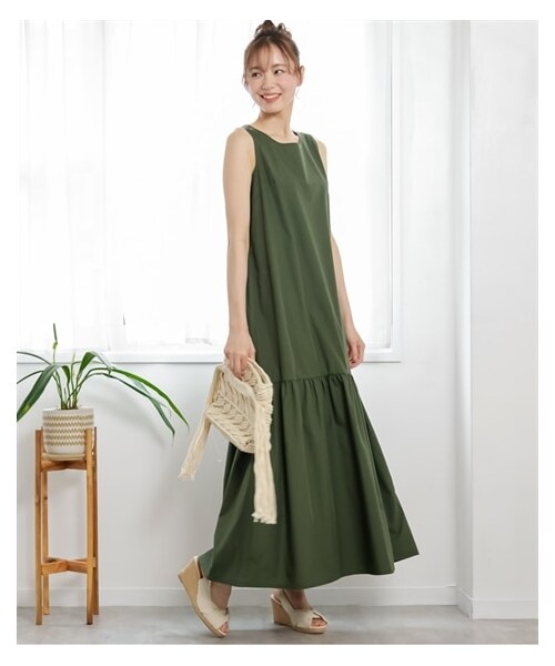 nissen（ニッセン）の「大きいサイズ裾切替ノースリーブワンピース（マキシ丈）（ワンピース・レディース・ベージュ/カーキ/黒・L/LL/3L/4L/5L/6L/8L/10L）」の17枚目の写真