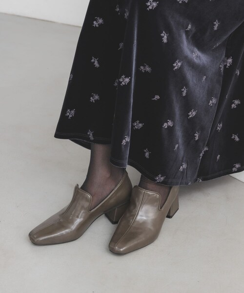 KBF(ケイビーエフ)の「セミスクエアトゥパンプス(パンプス・レディース・KHAKI/BLACK・36/37/38)」の17枚目の写真