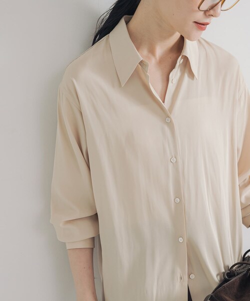 URBAN RESEARCH(アーバンリサーチ)の「レギュラーカラーシルキーシャツ(Tシャツ/カットソー・レディース・OFF/L.BEIGE・FREE)」の13枚目の写真