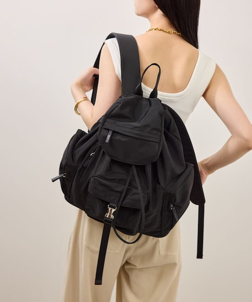 ADAM ET ROPE'(アダムエロペ)の「【WEB限定】撥水アウトポケットリュック(バックパック/リュック・レディース・ブラック/ブラウン系・F)」の8枚目の写真