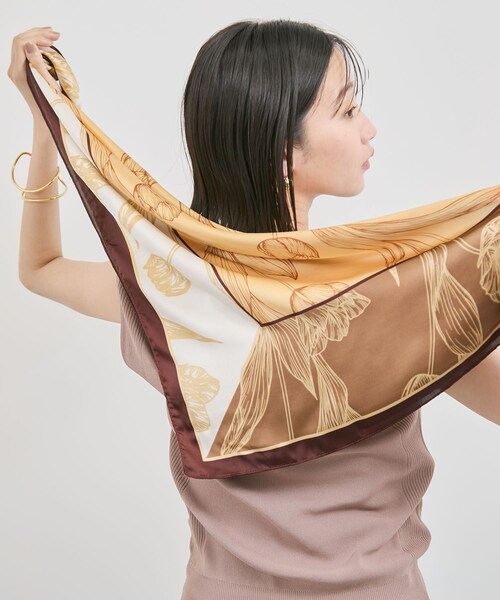 VIS（ビス）の「チューリップ柄スカーフ90×90cm（バンダナ/スカーフ・レディース・ブラウン系/ブルー系・F）」の22枚目の写真