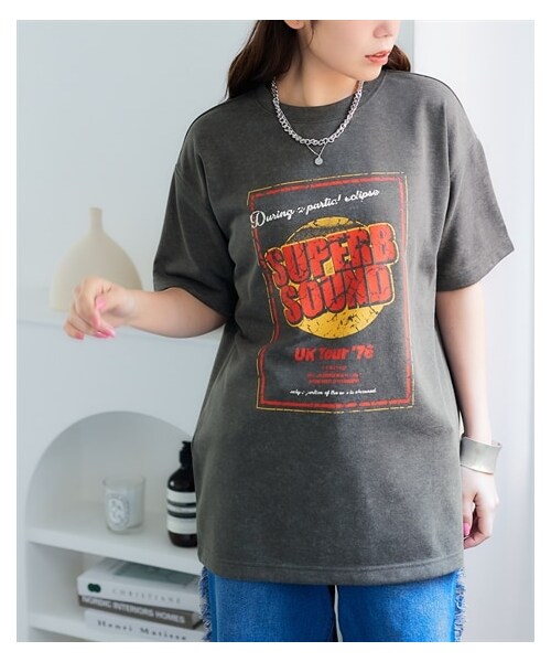 nissen（ニッセン）の「ピグメントライクビンテージ風オーバーサイズプリントTシャツ＜大きいサイズ有＞（Tシャツ/カットソー・レディース・チャコールグレ―:スクエアロゴ/ブルー:フラワーロゴ/ピンク:カレッジロゴ/グレー:ポップロゴ/グレイッシュカーキ:ワッペンロゴ・S~M/L~LL/3L~4L/5L~6L）」の18枚目の写真