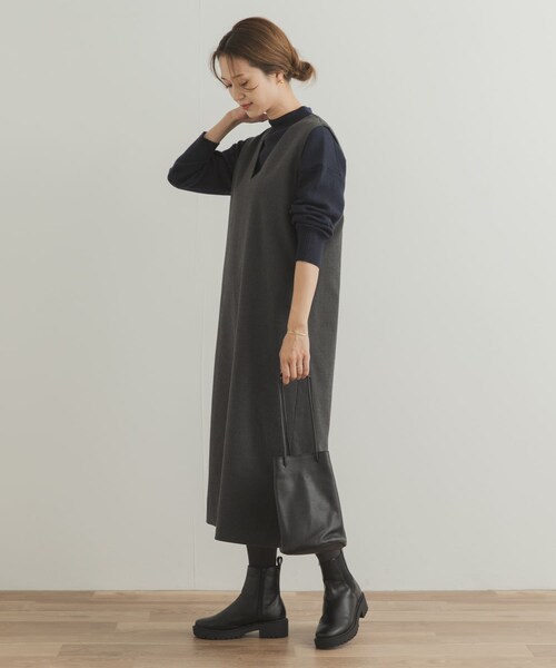 『UR TECH』ストレートラインジャンパースカート