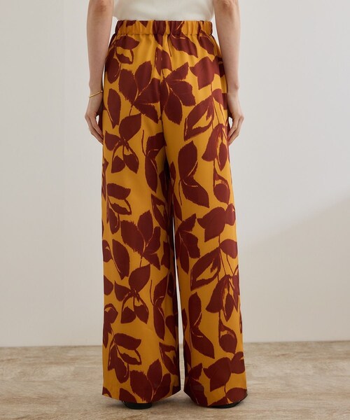 ROPE'(ロペ)の「DEVEAUXジオメトリックフラワーイージーワイドパンツ(その他パンツ・レディース・ブラック/オレンジ・36/38)」の13枚目の写真