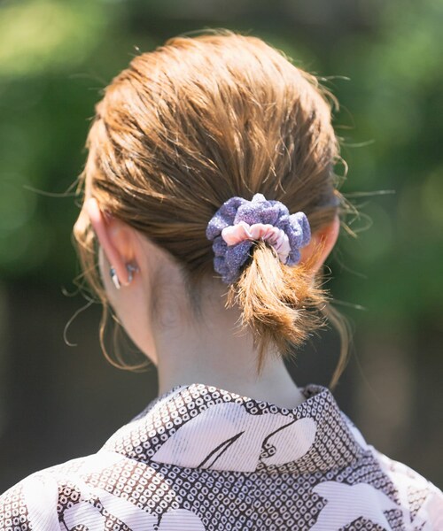 URBAN RESEARCH ROSSO（アーバンリサーチロッソ）の「TRESSE　INES lame chouchou（ヘアゴム・レディース・SET 1bk/iv/SET2 be/am/SET3 bl/ye/SET4 pu/pi・-0）」の10枚目の写真