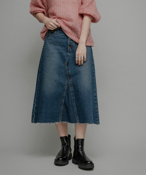 URBAN RESEARCH Sonny Label（アーバンリサーチサニーレーベル）の「Levi’s　HR A-LINE DECON SKIRT（デニムスカート・レディース・H HEART・25/26/27）」の2枚目の写真