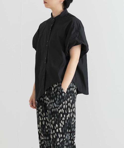 URBAN RESEARCH（アーバンリサーチ）の「綿ナイロンスタンドカラーブラウス（シャツ/ブラウス・レディース・BLU/OFF/NVY/BLK・FREE）」の2枚目の写真