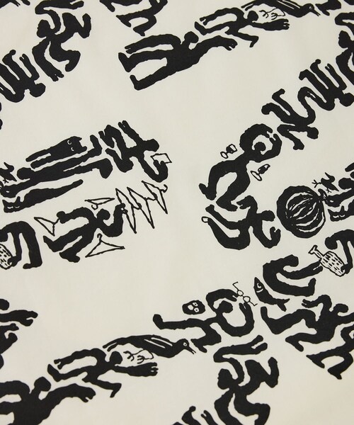 ADAM ET ROPE'(アダムエロペ)の「MUU STORE LOGO PRINT TOTE BAG(トートバッグ・レディース・キナリ・F)」の4枚目の写真