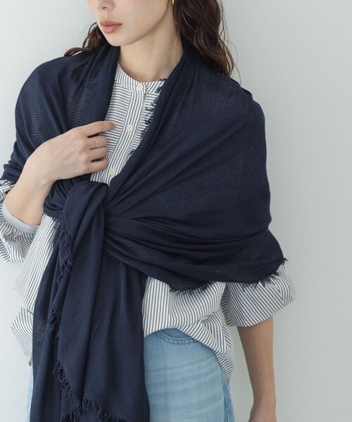 URBAN RESEARCH Sonny Label（アーバンリサーチサニーレーベル）の「イタリア製なめらかレーヨンストール（ストール/ショール・レディース・ベージュ/グレー/ネイビー・One）」の15枚目の写真