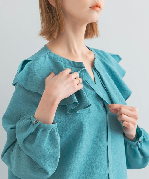 URBAN RESEARCH ROSSO（アーバンリサーチロッソ）の「楊柳フリルブラウス（シャツ/ブラウス・レディース・blue/white/beige・FREE）」の19枚目の写真