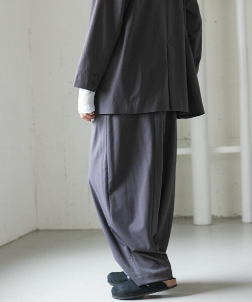 URBAN RESEARCH DOORS（アーバンリサーチドアーズ）の「FORK&SPOON　TRシームコクーンパンツ（その他パンツ・レディース・CHARCOAL/NAVY・1/2）」の9枚目の写真