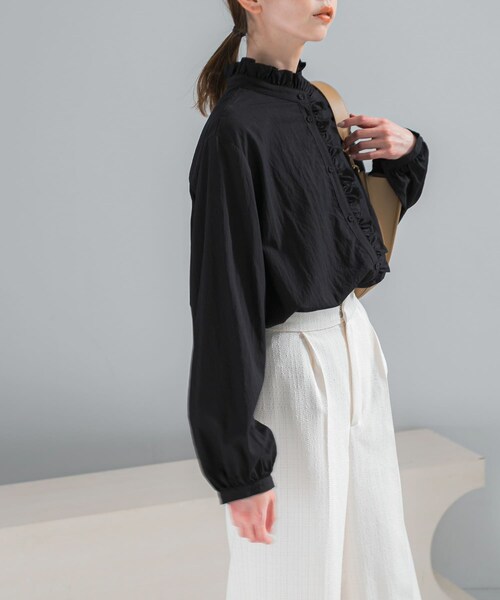 URBAN RESEARCH ROSSO（アーバンリサーチロッソ）の「『WEB限定』フリルスタンドカラーシャツ（シャツ/ブラウス・レディース・LIGHTBEIGE/BLACK/DOT・Free）」の19枚目の写真