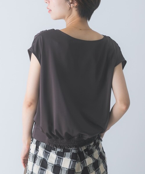 URBAN RESEARCH ROSSO（アーバンリサーチロッソ）の「トリアセ混ドレープネックカットソー（Tシャツ/カットソー・レディース・OFF WHITE/BROWN・Free）」の13枚目の写真