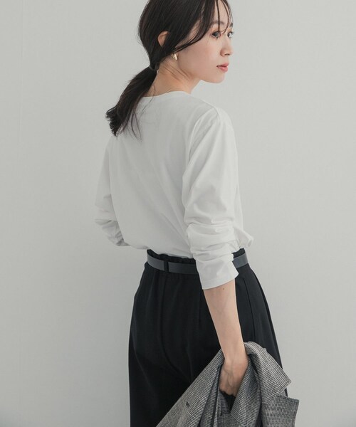 URBAN RESEARCH DOORS（アーバンリサーチドアーズ）の「フロッキーロゴプリントロングTシャツ 26AW（Tシャツ/カットソー・レディース・OFF/CHARCOAL・Free）」の6枚目の写真